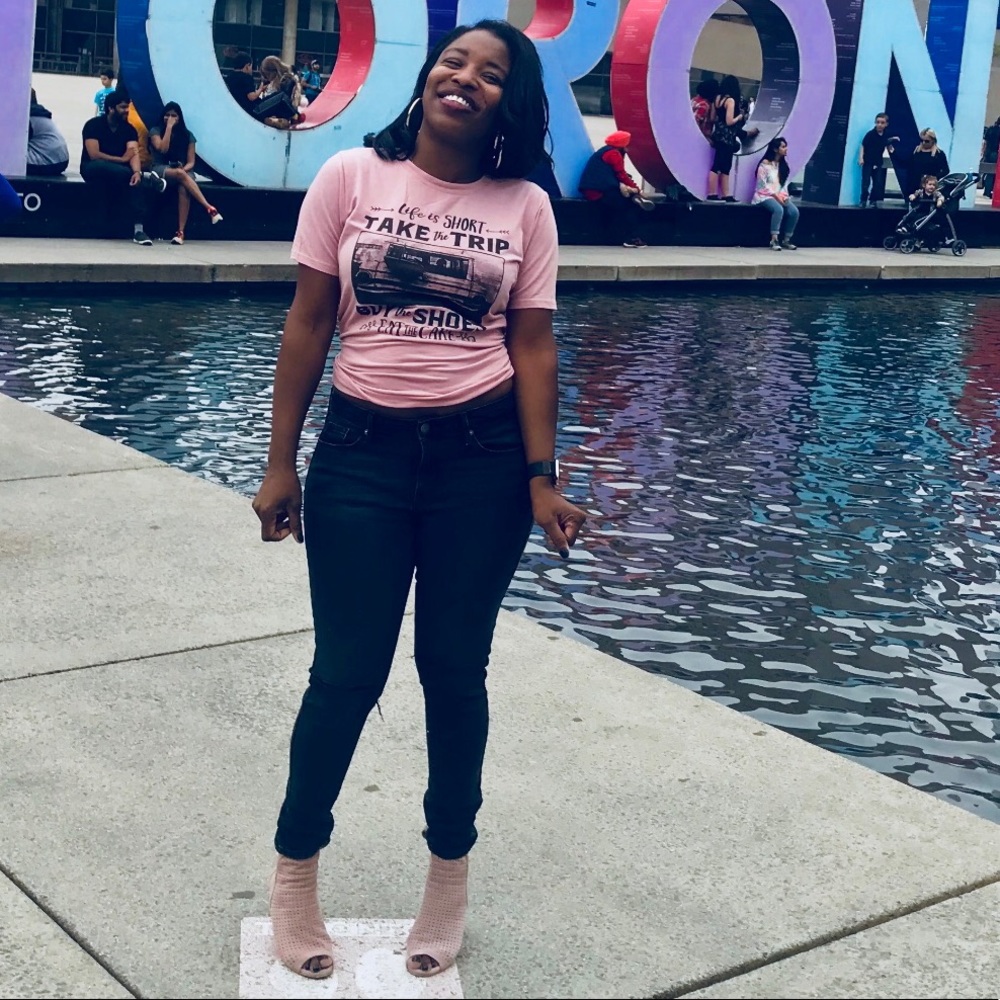 Meet your Posher, Larissa